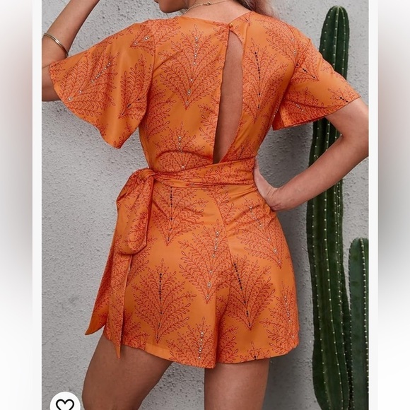 NWT, CUPSHE V-Neck, Open-BACK, Waisted Romper w/Skort, Adorable, Size Medium - Picture 2 of 9